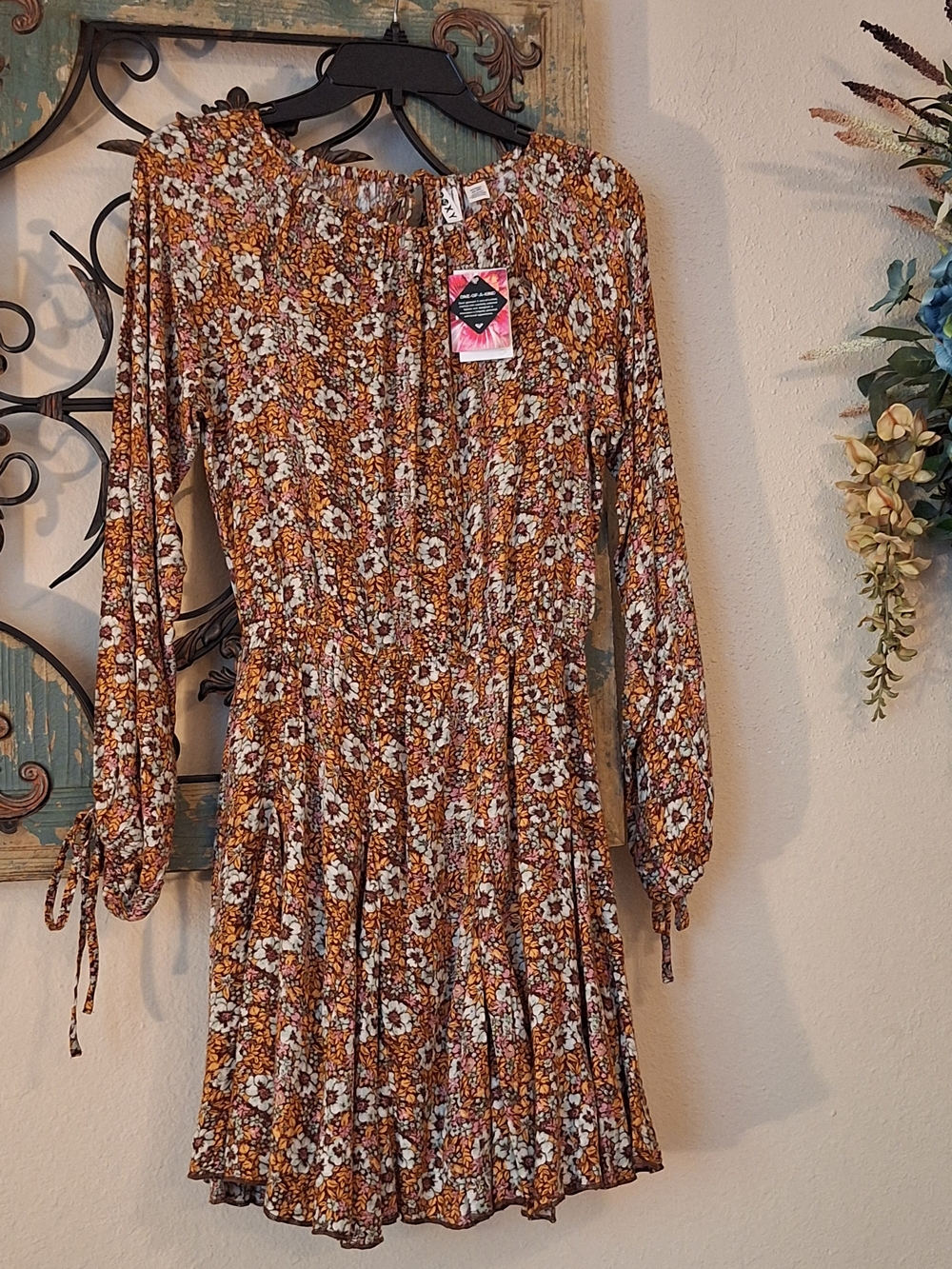 Roxy Long Sleeve Floral Backless Mini Dress in Rust/Mustard Yellow. NWT
